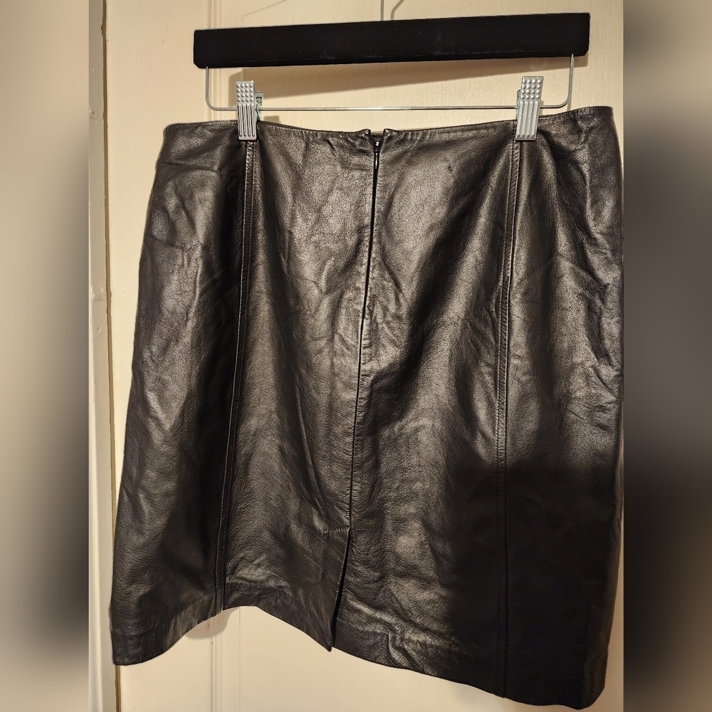 Black Ann Taylor 100% Black Leather Skirt Size 14p - Picture 4 of 6